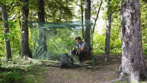 Vista 4 de Coghlan's Hiker's Rectangular Mosquito Net
