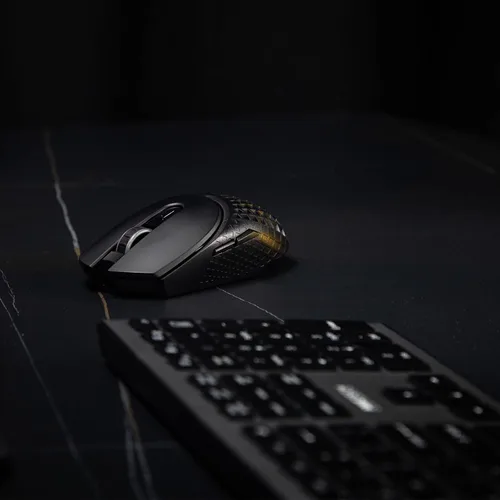 Vista 6 de Ratón de computadora con tres modos (Bluetooth/2.4G/cableado), mouse ligero con base de carga magnética, carcasa de panal, iluminación RGB