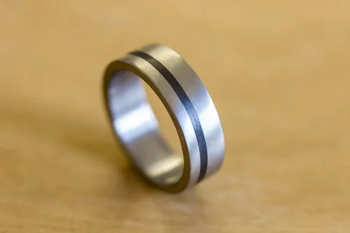 Vista 4 de Men's carbon fiber & titanium ring. Unique matte wedding band with black stripe. Water resistant, very durable and hypoallergenic (00313_7N)