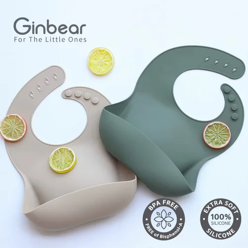 Vista 2 de Ginbear Juego de baberos de silicona para bebés, paquete de 2 unidades, 6 M+ (salvia oscura/almendra) Baberos de alimentación de goma de silicona