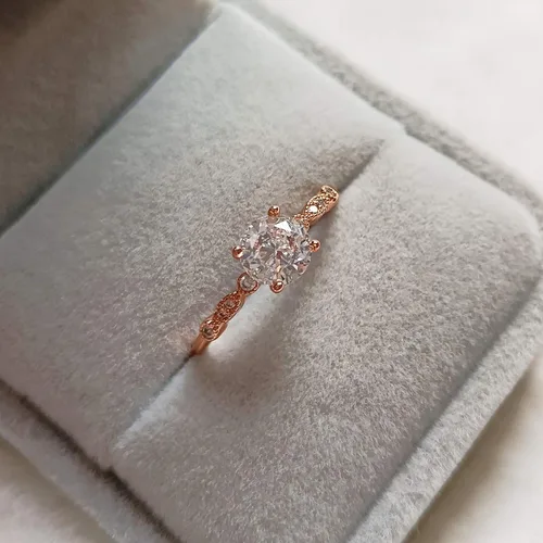 Vista 5 de Anillo de compromiso de circonita cúbica redonda de 0.256 in, anillo de boda chapado en oro rosa de 14 quilates, anillo de milgrain para mujer