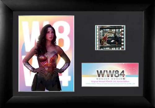 Vista 11 de Trend Setters Wonder Woman 1984 – DC FanDome Limited Edition – FilmCells 7" x 5" MiniCell Presentación de escritorio – Con clip de película de 1.378