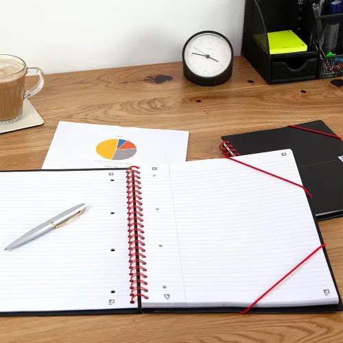 Vista 5 de Oxford Black n' Red - Cuaderno de reuniones con tapa de polietileno A5+ con tapa de alambre, a rayas con margen, incluye sobre de almacenamiento