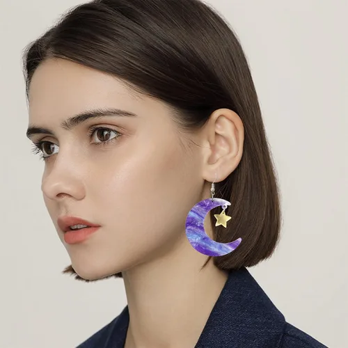 Vista 4 de Aretes colgantes creativos y bonitos de acrílico con diseño de gato negro en la luna morada, delicados, elegantes, encantadores y encantadores