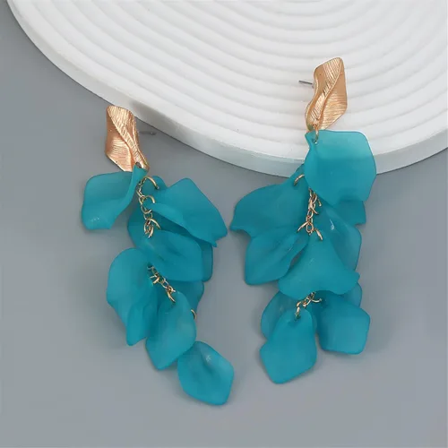 Vista 2 de Aretes colgantes de acrílico mate con diseño de pétalos de rosa y pétalos largos, de resina bohemia, con borla floral, para mujer, regalo exagerado