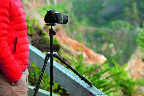 Vista 28 de Manfrotto, MKBFRA4-BH BeFree, trípode de aluminio compacto para viaje, color negro.