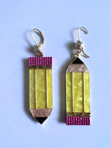 Vista 5 de Betsey Johnson Pendientes de regreso a clases