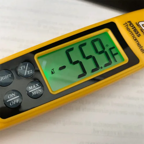 Vista 2 de UEi PDT655 - Termómetro de bolsillo plegable de temperatura diferencial, termómetro digital HVAC con pantalla retroiluminada y montaje magnético