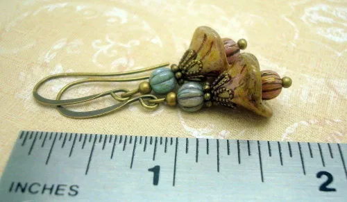 Vista 4 de Shabby Chic Earrings with Rustic Glass Flowers