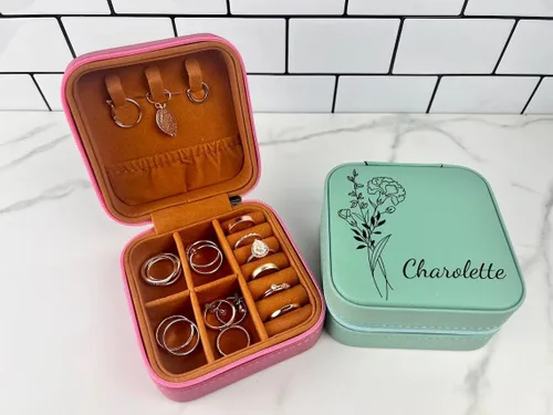 Vista 2 de Personalized Birth Flower Jewelry Travel Case, Birth Month Flower Gift, Birthday Gift, Leather Jewelry Travel Case, Custom Jewelry Case, Mother's