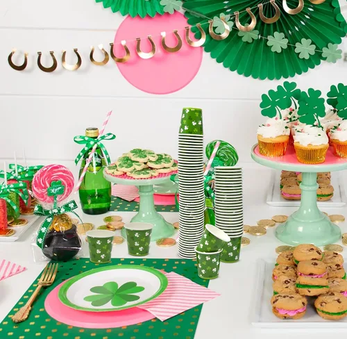 Vista 6 de Gift Boutique Paquete de 100 vasos de papel de trébol del día de San Patricio de 2 onzas, mini tazas de trébol verde para fiestas, postres