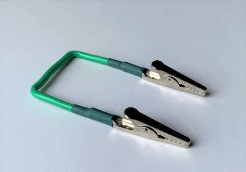 Vista 2 de Soporte de clip de alambre sin manos fabricado en EE. UU., ideal para soldadura en campo. Paquete de 2