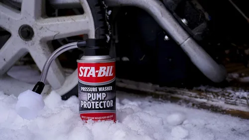 Vista 15 de STA-BIL Protector de bomba, 4 oz Protege las bombas de lavado a presión durante el almacenamiento con anticongelante y lubricante.