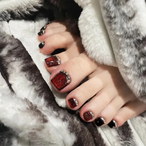 Vista 38 de Uñas postizas acrílicas artificiales negras para los dedos de los pies, ataúd a presión con diseños de flores blancas, uñas postizas reutilizables
