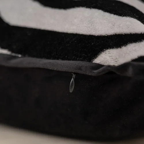 Vista 4 de Yangest Funda de almohada cuadrada negra de terciopelo cortado con estampado de cebra, funda de cojín moderna de lujo para sofá, sala de estar