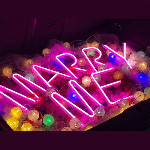 Vista 2 de Letras de neón rosadas, letreros LED que funcionan con pilas, luces LED del alfabeto, letrero de marquesina, letras decorativas de marquesina, luces