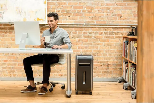 Vista 4 de Fellowes Powershred 4609001 Trituradora de alta potencia, con capacidad de hasta 14 hojas de 99 ms, de micro-cortes, con reversa automática.