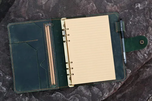 Vista 2 de Personalized A5 green distressed leather organizer agenda refillable travel binder planner NBA522TB