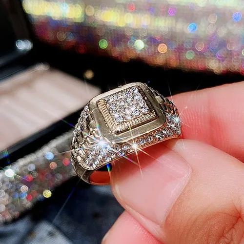 Vista 2 de Anillo de cristal de hielo para hombre, chapado en oro de 14 quilates, brillante hip hop, cristal de hielo, anillo de lujo súper grande para hombre
