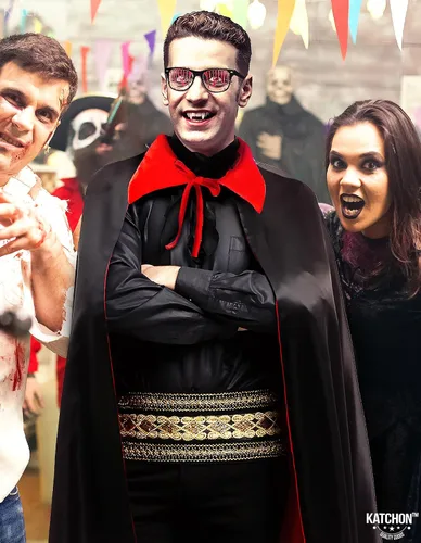 Vista 7 de KatchOn, Unisex Vampire Cape for Adults - Reversible Cape Vampire Black and Red Cape, Vampire Accessories Halloween Party