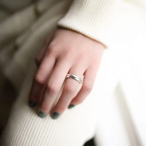 Vista 8 de Bestyle Anillos entrelazados para mujeres y niñas, anillos cruzados apilables de acero inoxidable en tono plataorooro rosanegro, anillo de promesa
