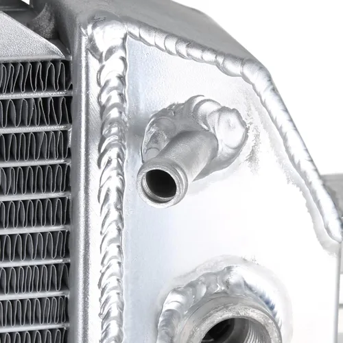 Vista 6 de Spec-D Tuning Radiador de enfriamiento de aluminio de 3 filas compatible con Chevy Silverado Duramax 2001-2005 6.6L