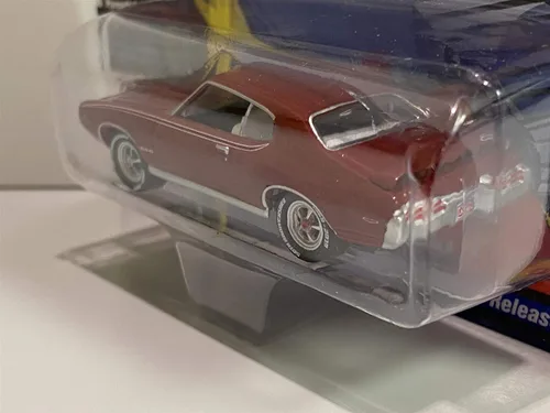 Vista 4 de Johnny Lightning JLCG020 Classic Gold VER B 1969 Pontiac GTO Juez