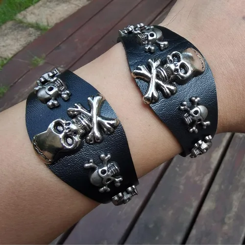Vista 4 de Pulsera de calavera punk, brazalete de esqueleto de piel sintética para fiestas de Halloween, color negro
