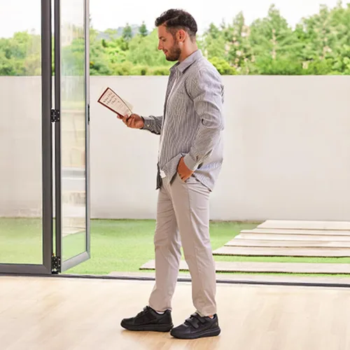 Vista 2 de FitVille Zapatos para diabéticos para hombre extra anchos, zapatos diabéticos para hombre para neuropatía, pies hinchados, alivio del dolor