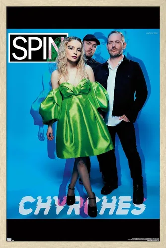 Vista 7 de Trends International SPIN Magazine - Póster de pared CHVRCHES 21, 14.725 x 22.375 pulgadas, versión enmarcada de madera de granero