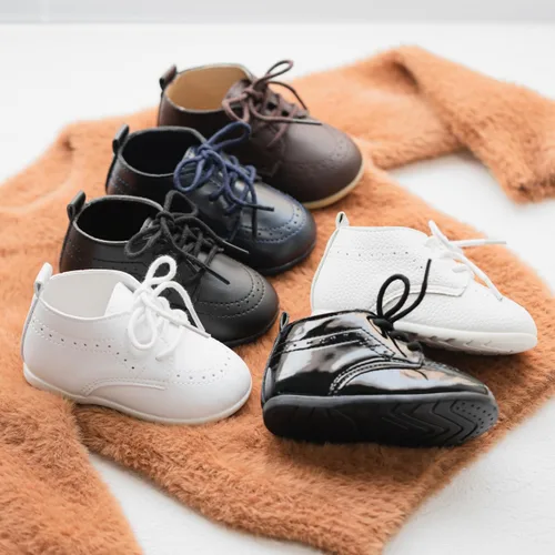 Vista 2 de Meckior Zapatos de Boda Clásicos para Bebés Niños y Niñas de Cuero Sintético PU, Mocasines Brogue, Zapatos Oxford para Niños Pequeños, Zapatos