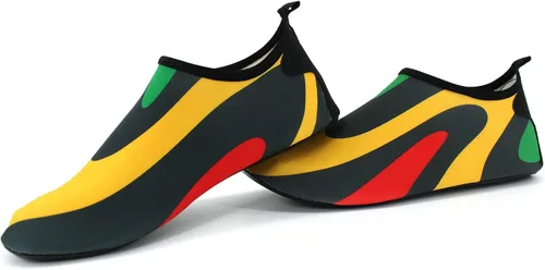 Vista 2 de VOARYISA Zapatos de agua para mujeres y hombres de secado rápido, zapatos de playa para surf al aire libre, yoga, ejercicio, bandera de Jamaica