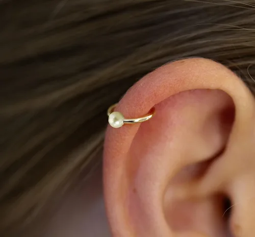 Vista 39 de Variedad de aretes de aro para cartílago