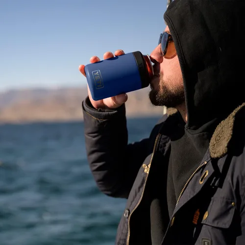 Vista 8 de YETI Rambler Aislador de latas Colster de 12 oz para latas de tamaño estándar, color negro (SIN INSERCIÓN DE LATA)