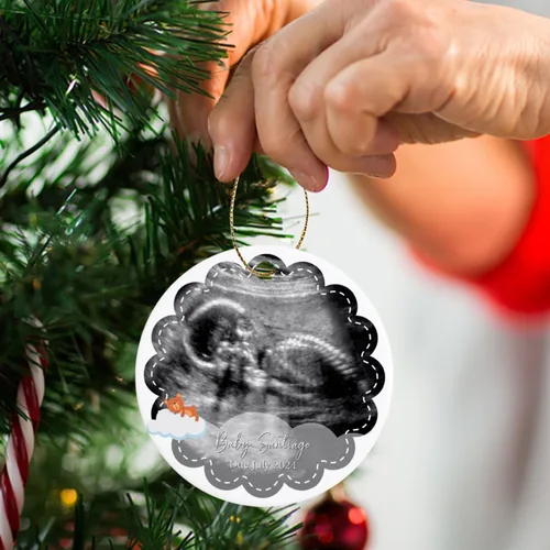 Vista 39 de Adorno personalizado para bebé que llega 2027, adorno de Navidad de Bump, elige el nombre del bebé y el año de Navidad para el nuevo abuelo abuela