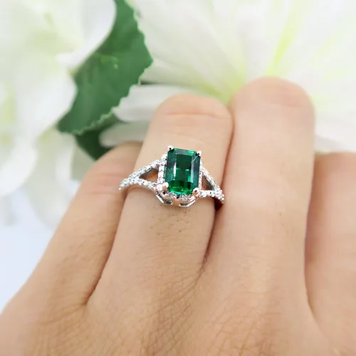 Vista 8 de Dazzlingrock Collection 7x5mm Emerald Cut Lab Created Emerald & Round White Diamond Halo Split Shank Engagement Ring for Women in 925 Sterling Silver
