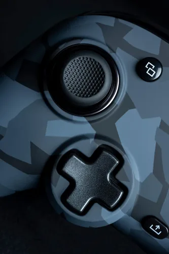 Vista 6 de RIG Nacon PRO Compact Controller with Dolby Atmos for Xbox Series XS, Xbox One, Windows 1011 PCs - Urban Camo