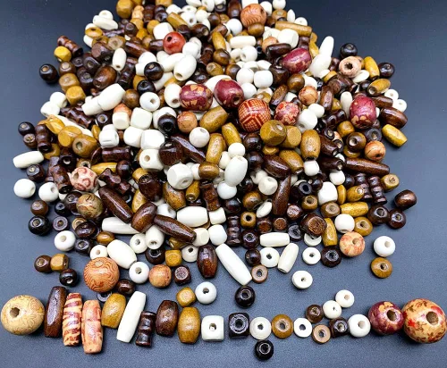 Vista 7 de 400Pcs Perlas de Madera Cilíndricas con Agujero Grande Espaciadoras de Madera Europeas Pintadas Mixtas de 11-12mm para Cabello, Pulseras, Collares