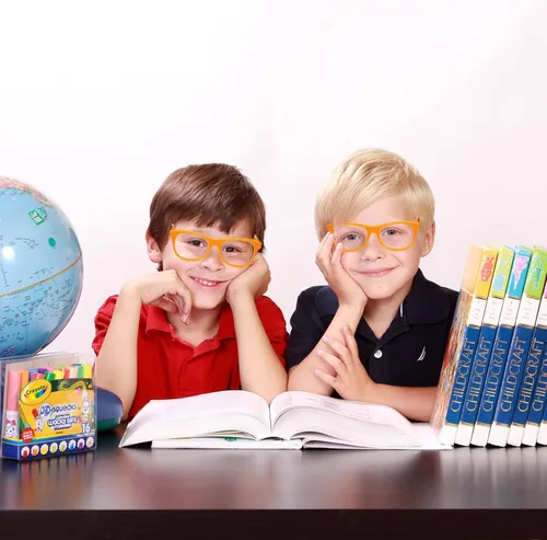 Vista 3 de Paquete de 15 lentes de sol naranjas a granel para niños y adultos marco solo sin lentes suministros de recuerdos de fiesta gafas de disfraces