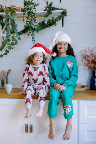Vista 4 de Disney Conjunto de sudadera y pantalones de Mickey Mouse para bebés y niños pequeños (12 meses - 7-8)