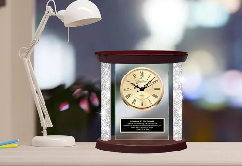 Vista 3 de AllGiftFrames Reloj de mesa con placa grabada negra con diamantes de oro, bisel de oro, bisel de lujo, base de madera, reloj con base de madera