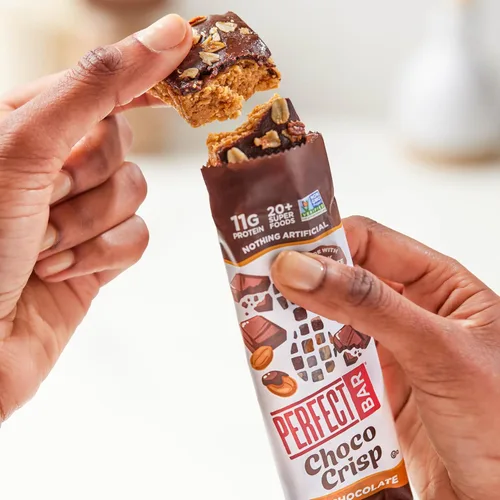 Vista 6 de Perfect Bar Choco Crisp, Barra de Proteína de Chocolate Oscuro con Mantequilla de Nueces, Snack de Proteína, Sin Gluten, Sin Soja, Sin OMG, Sin