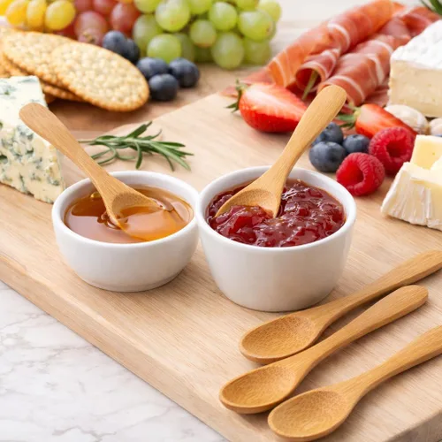 Vista 3 de Juego de 12 cucharas pequeñas de bambú, cucharas de postre de madera de 5.5 pulgadas para helados, yogur, aperitivos, cucharas de degustación