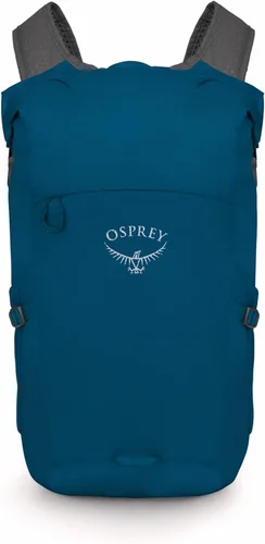 Vista 5 de Osprey Paquete de cosas secas ultraligeras de 20 L, color azul frente al agua