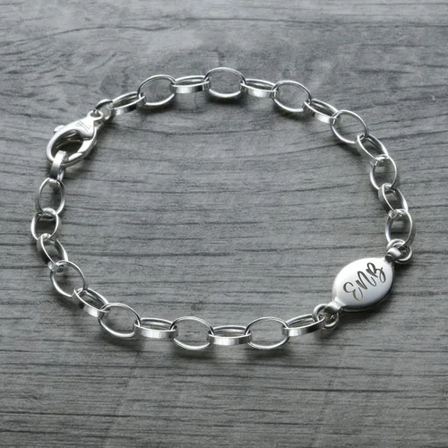 Vista 7 de Pulsera personalizada con dije inicial en plata de ley, etiqueta ovalada