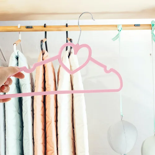 Vista 7 de Perchas prácticas de plástico ABS, paquete de 10 perchas antideslizantes con color y patrón de corazón, adecuadas para abrigos, camisas, vestidos