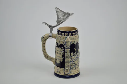 Vista 7 de Essence of Europe Gifts 0.6 litros OktoberfestHaus - Jarra alemana con tapa Das Leben Ist Ein Wurfelspiel Wir Wurfeln All Tage