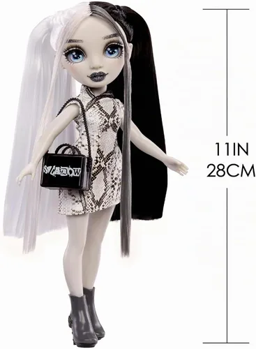 Vista 3 de Rainbow High Shadow High Heather - Muñeca de moda en escala de grises de 28 cm. Cabello y atuendo en blanco y negro y bolso de mano
