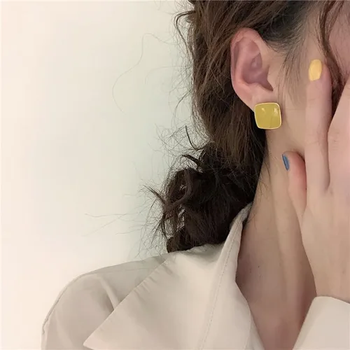 Vista 3 de Caiyao Aretes de botón cuadrados esmaltados ligeros y coloridos para mujer, pequeños aretes cuadrados para adolescentes, niñas, novia, fiesta