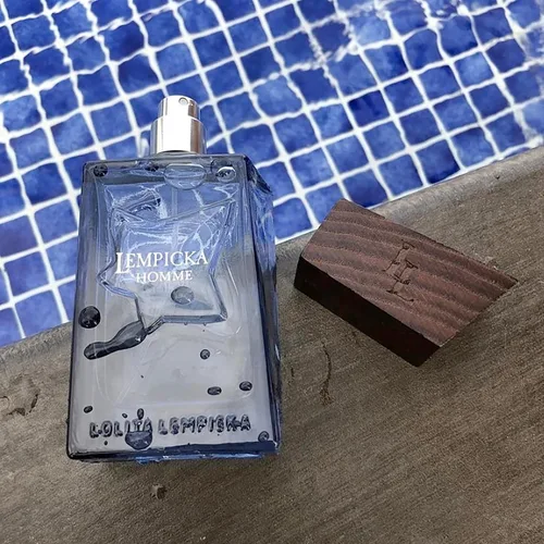 Vista 6 de Lolita Lempicka Homme Eau De Toilette Spray para hombre, aroma fresco masculino con notas amaderadas de cedro, ron, vainilla y almizcle, ideal